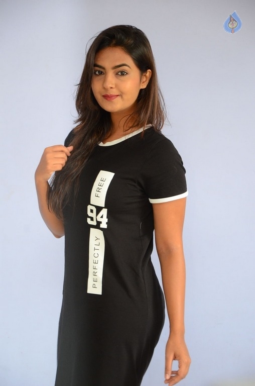 Neha Deshpande Photos - 8 / 19 photos