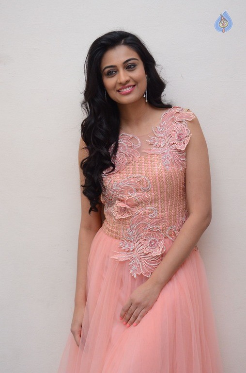 Neha Hinge New Gallery - 13 / 39 photos