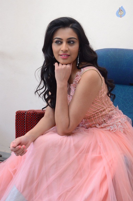 Neha Hinge New Gallery - 23 / 39 photos