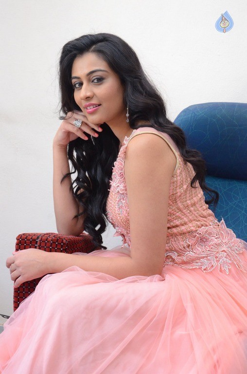 Neha Hinge New Gallery - 38 / 39 photos