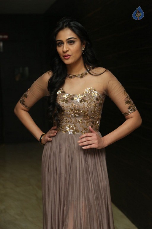 Neha Hinge New Photos - 27 / 55 photos