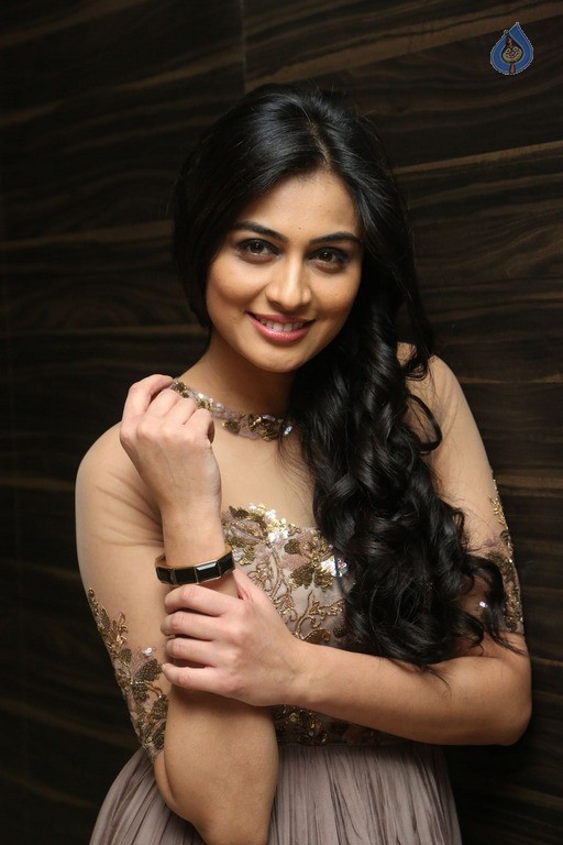 Neha Hinge New Photos - 34 / 55 photos