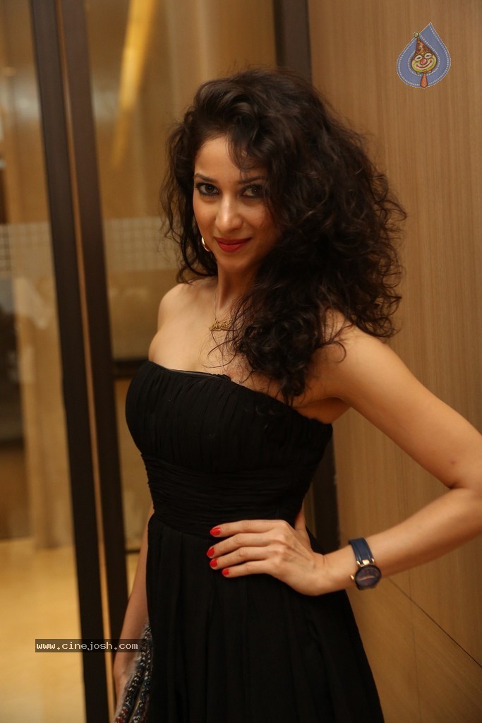 Neha Hot Photos - 18 / 75 photos