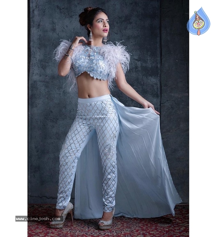 Neha Malik Latest Photos - 17 / 44 photos