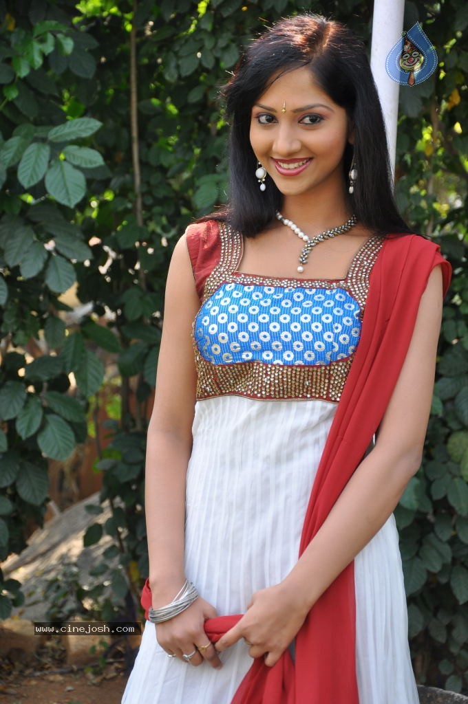 Neha Patel Stills - 13 / 26 photos