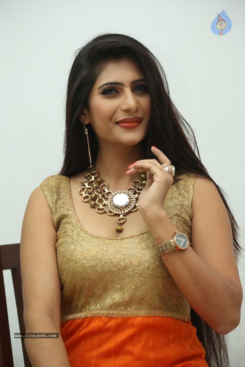 Neha Saxena Latest Photos - 8 / 57 photos