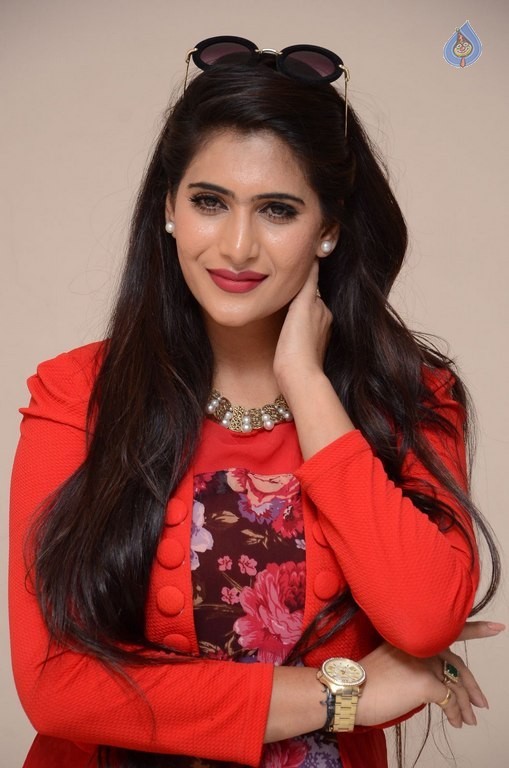 Neha Saxena New Photos - 8 / 31 photos