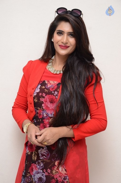 Neha Saxena New Photos - 14 / 31 photos