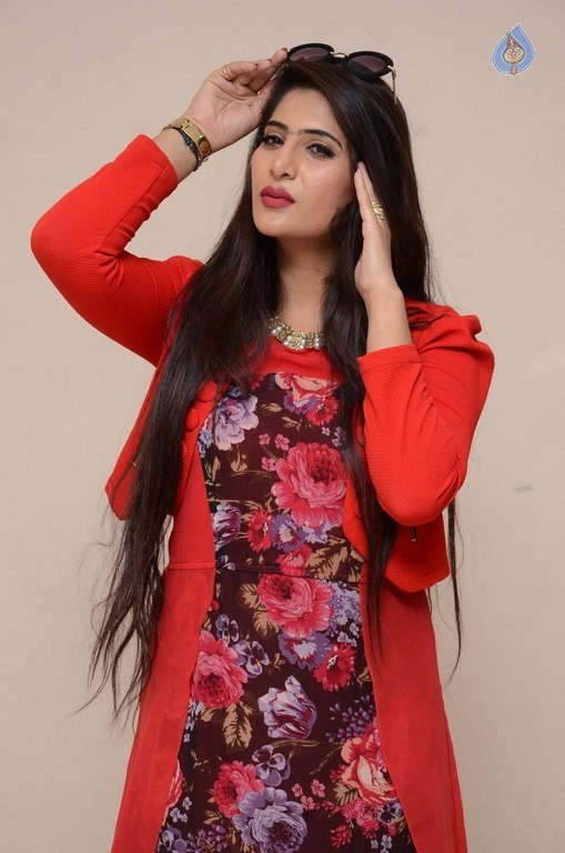 Neha Saxena New Photos - 17 / 31 photos