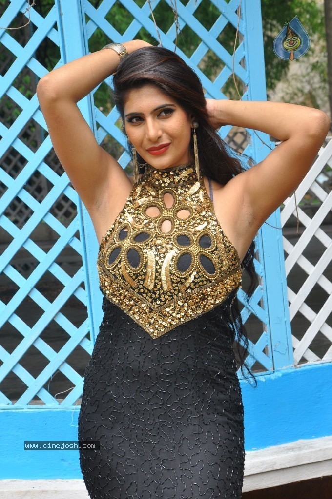 Neha Saxena New Stills - 16 / 53 photos