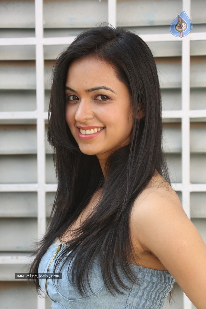 Neha Seraa Latest Photos - 16 / 148 photos