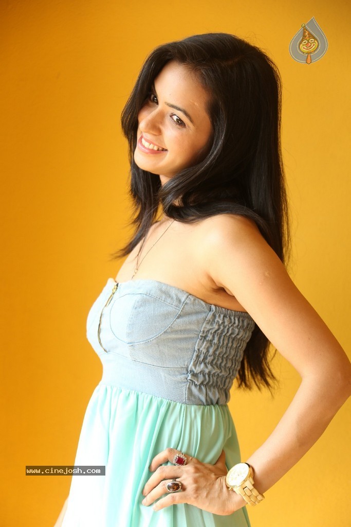Neha Seraa Latest Photos - 27 / 148 photos