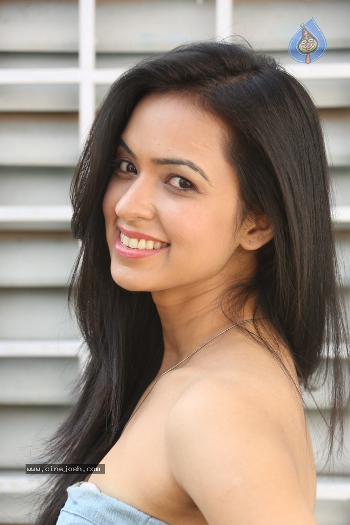 Neha Seraa Latest Photos - 40 / 148 photos