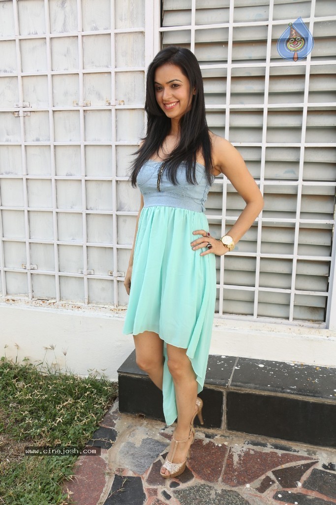 Neha Seraa Latest Photos - 49 / 148 photos