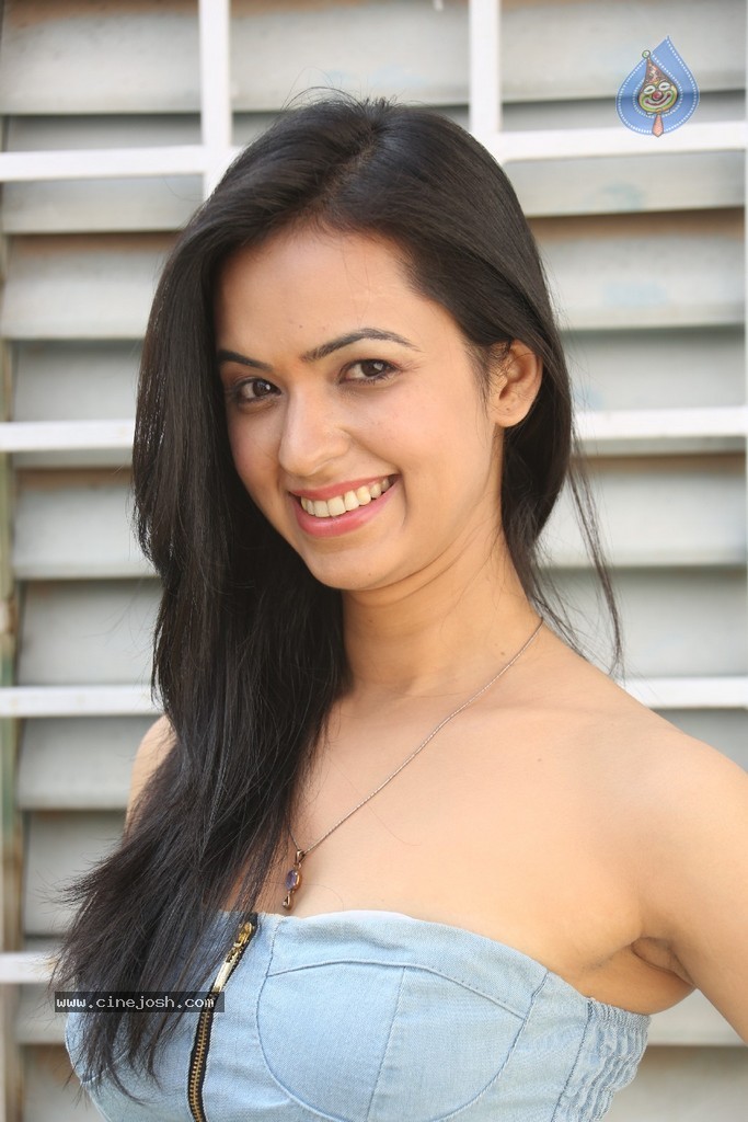 Neha Seraa Latest Photos - 55 / 148 photos