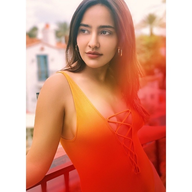 Neha Sharma Stills - 7 / 12 photos