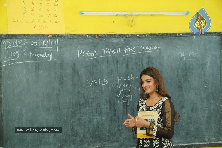 Nidhhi Agerwal Teaches English To Pega Teach For Change - 2 / 20 photos