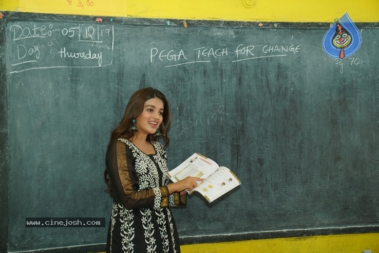 Nidhhi Agerwal Teaches English To Pega Teach For Change - 6 / 20 photos