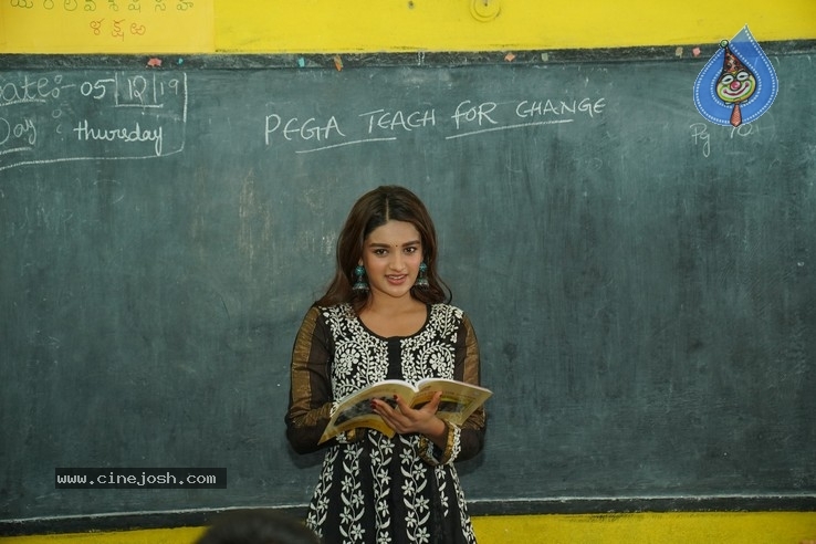 Nidhhi Agerwal Teaches English To Pega Teach For Change - 15 / 20 photos