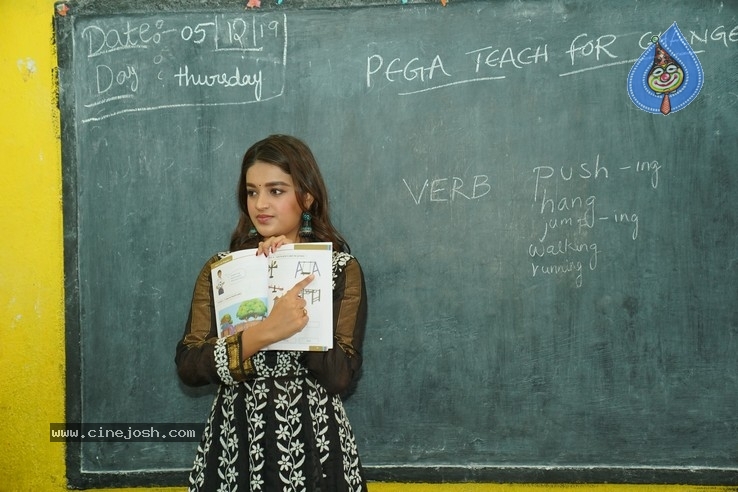 Nidhhi Agerwal Teaches English To Pega Teach For Change - 19 / 20 photos