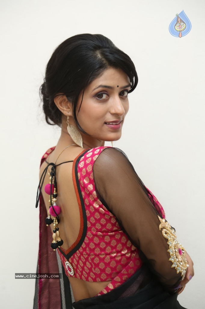 Nidhi Nautiyal New Stills - 32 / 131 photos