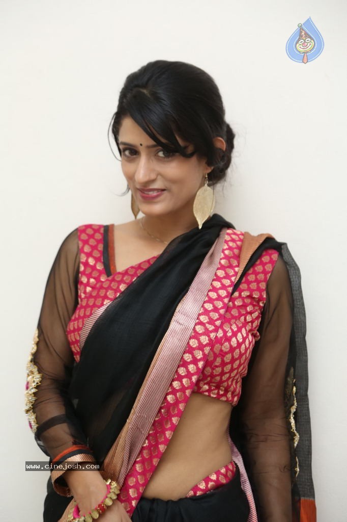 Nidhi Nautiyal New Stills - 35 / 131 photos