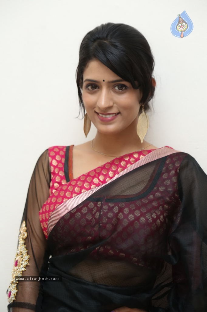 Nidhi Nautiyal New Stills - 37 / 131 photos