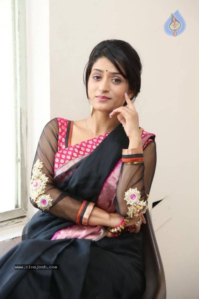 Nidhi Nautiyal New Stills - 38 / 131 photos