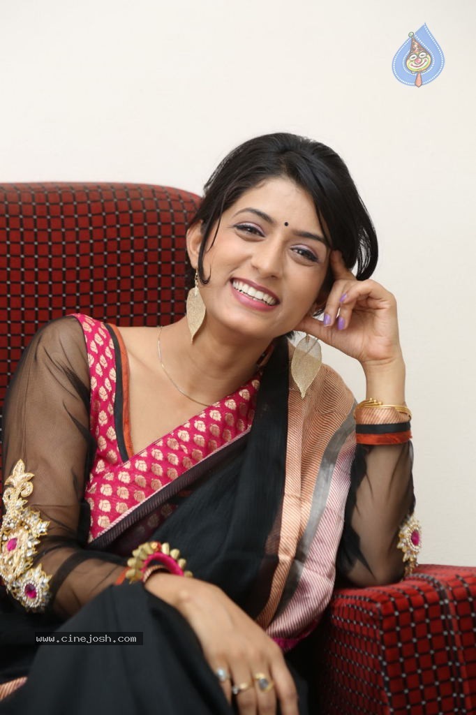 Nidhi Nautiyal New Stills - 39 / 131 photos