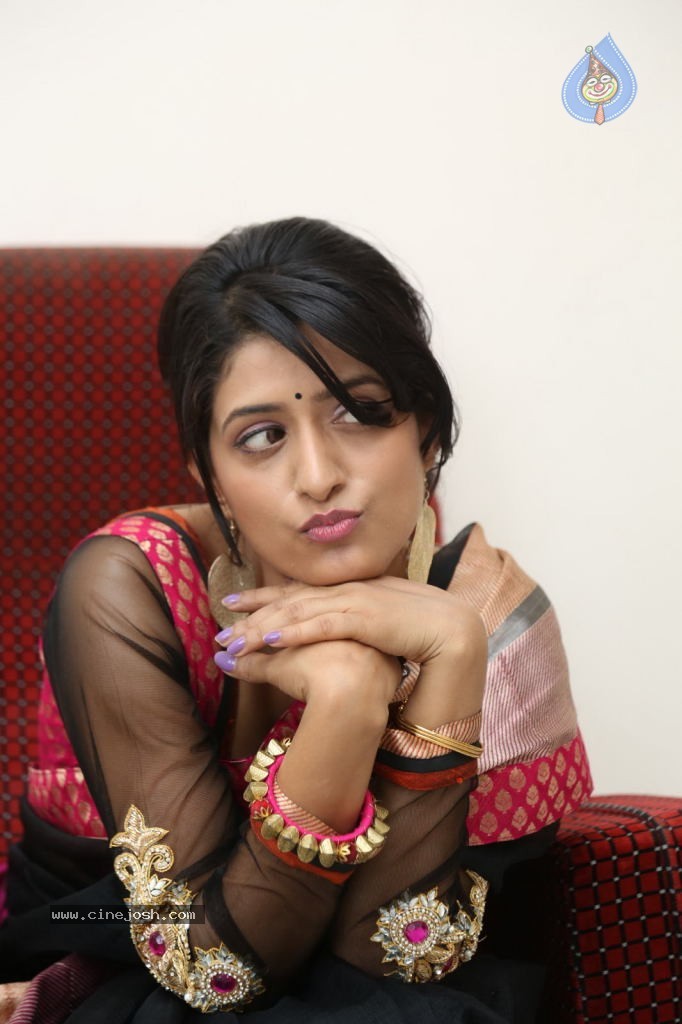 Nidhi Nautiyal New Stills - 40 / 131 photos