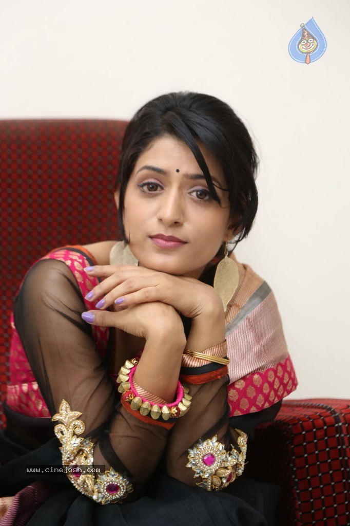 Nidhi Nautiyal New Stills - 43 / 131 photos