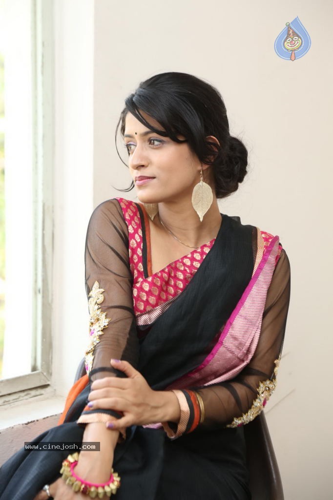 Nidhi Nautiyal New Stills - 44 / 131 photos