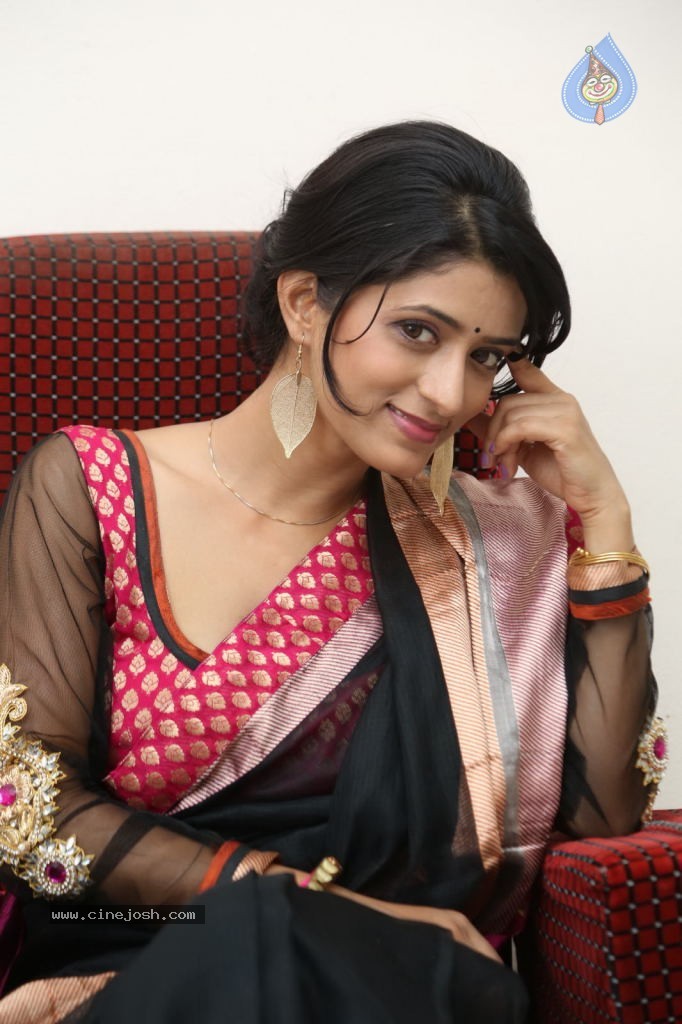 Nidhi Nautiyal New Stills - 45 / 131 photos