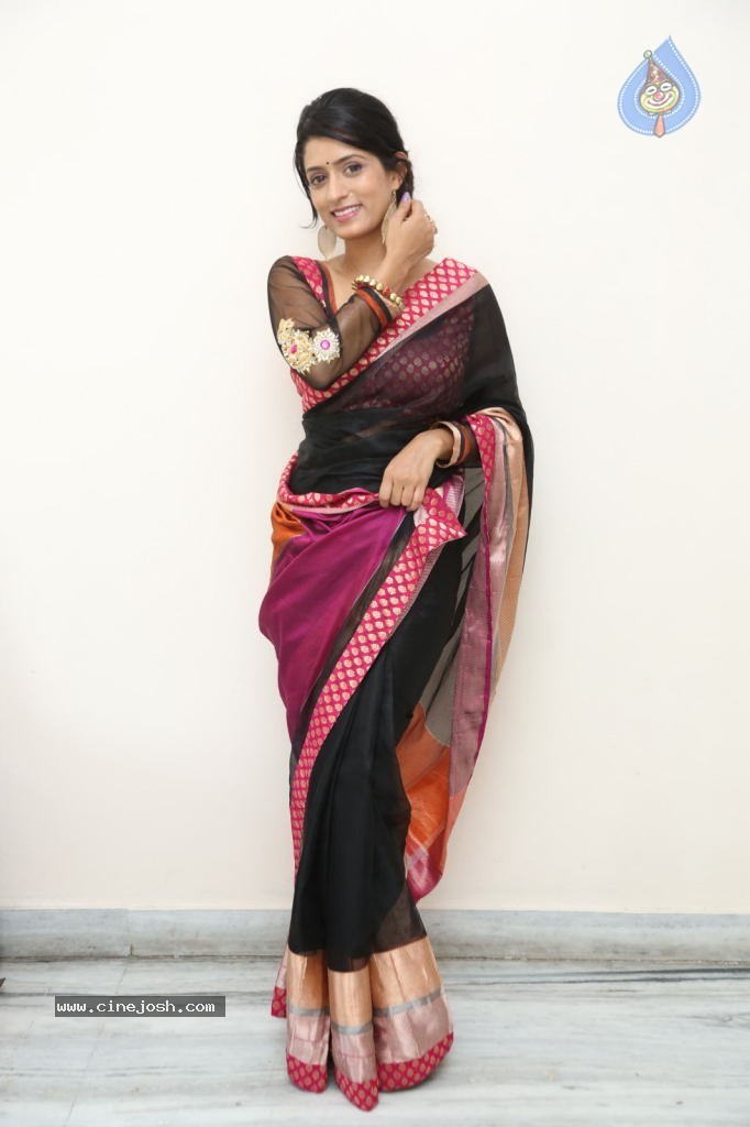 Nidhi Nautiyal New Stills - 48 / 131 photos