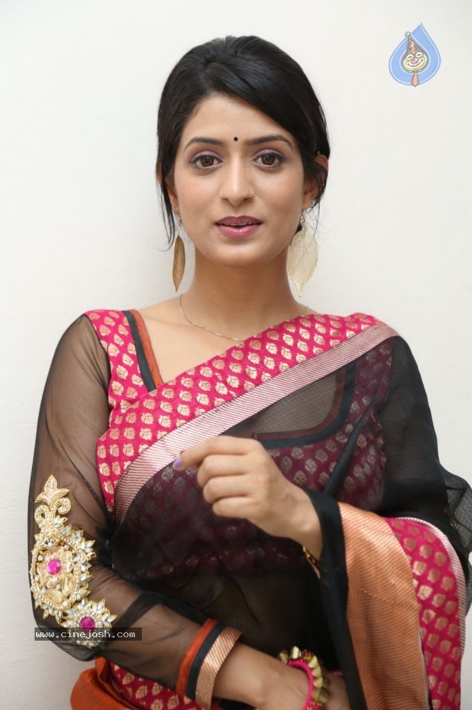 Nidhi Nautiyal New Stills - 53 / 131 photos