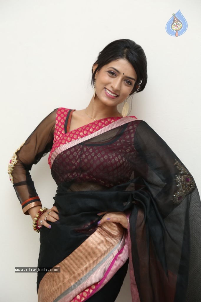 Nidhi Nautiyal New Stills - 55 / 131 photos