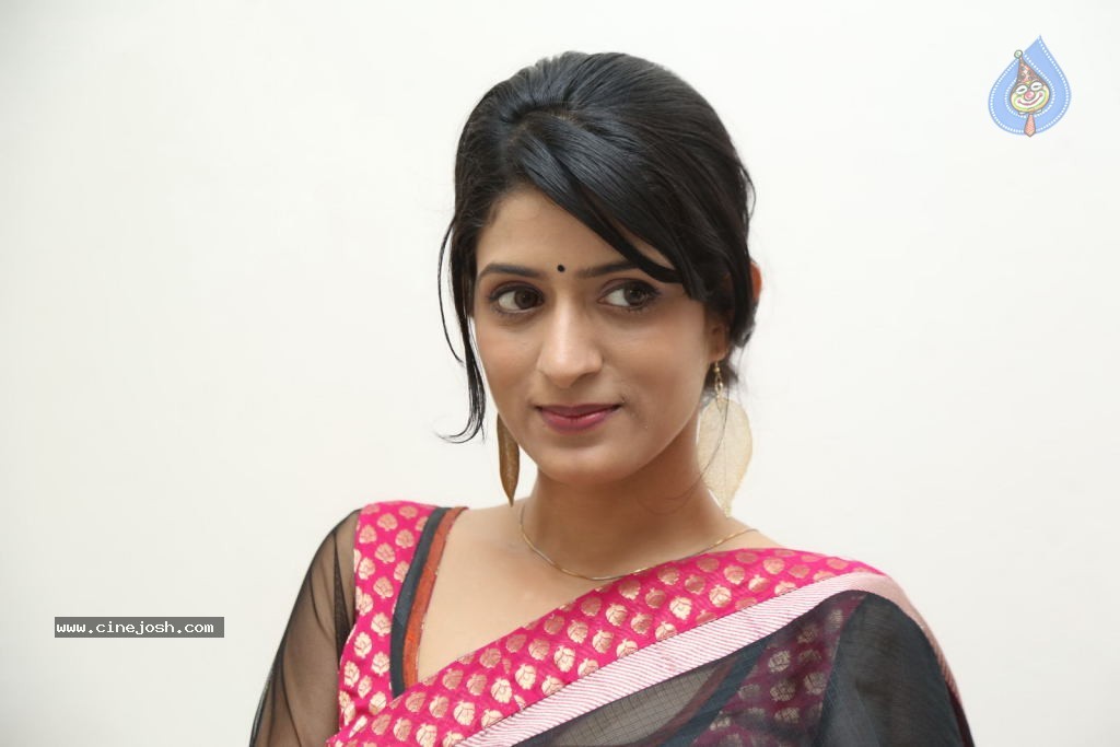 Nidhi Nautiyal New Stills - 58 / 131 photos