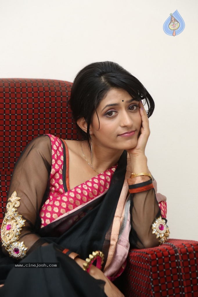 Nidhi Nautiyal New Stills - 65 / 131 photos
