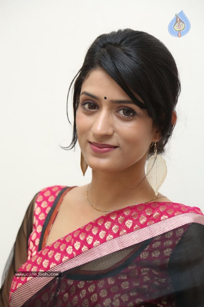 Nidhi Nautiyal New Stills - 91 / 131 photos