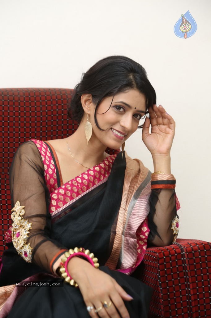 Nidhi Nautiyal New Stills - 102 / 131 photos