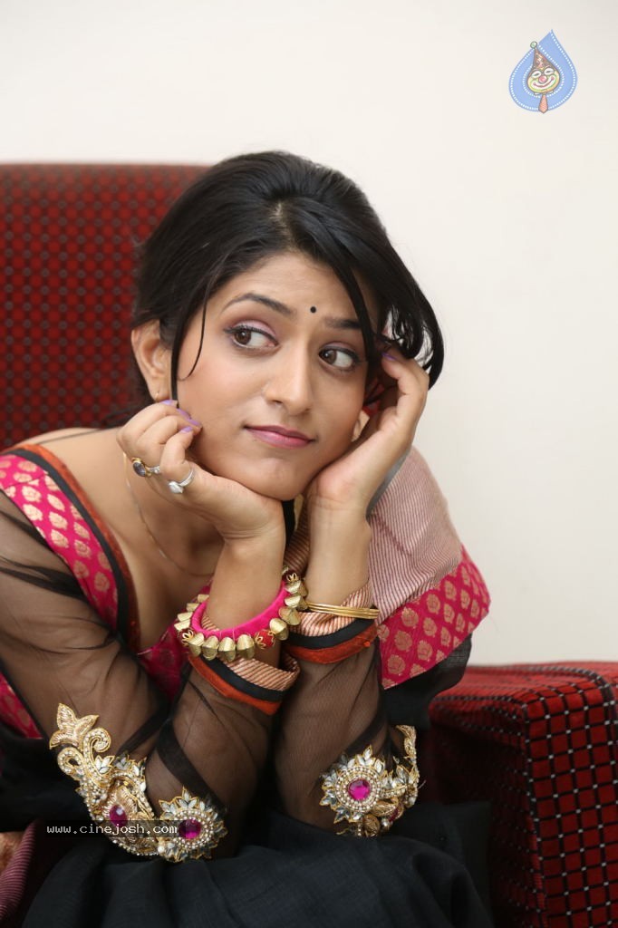 Nidhi Nautiyal New Stills - 110 / 131 photos