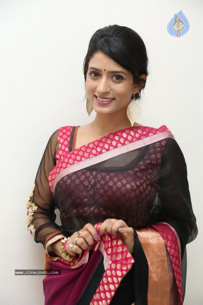 Nidhi Nautiyal New Stills - 111 / 131 photos