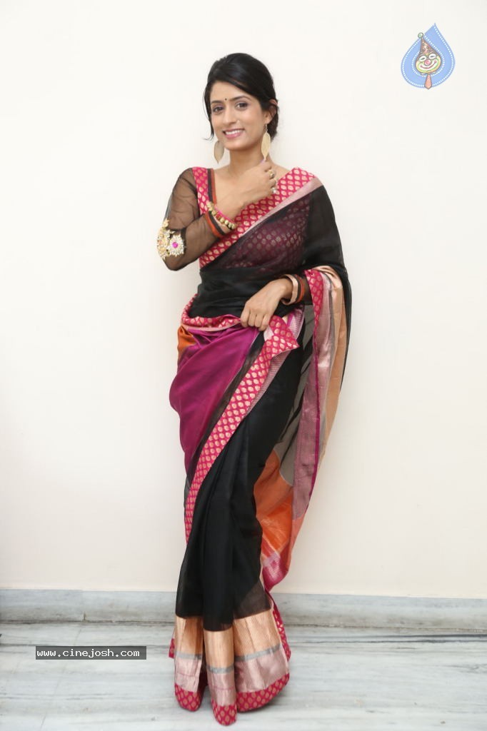 Nidhi Nautiyal New Stills - 114 / 131 photos