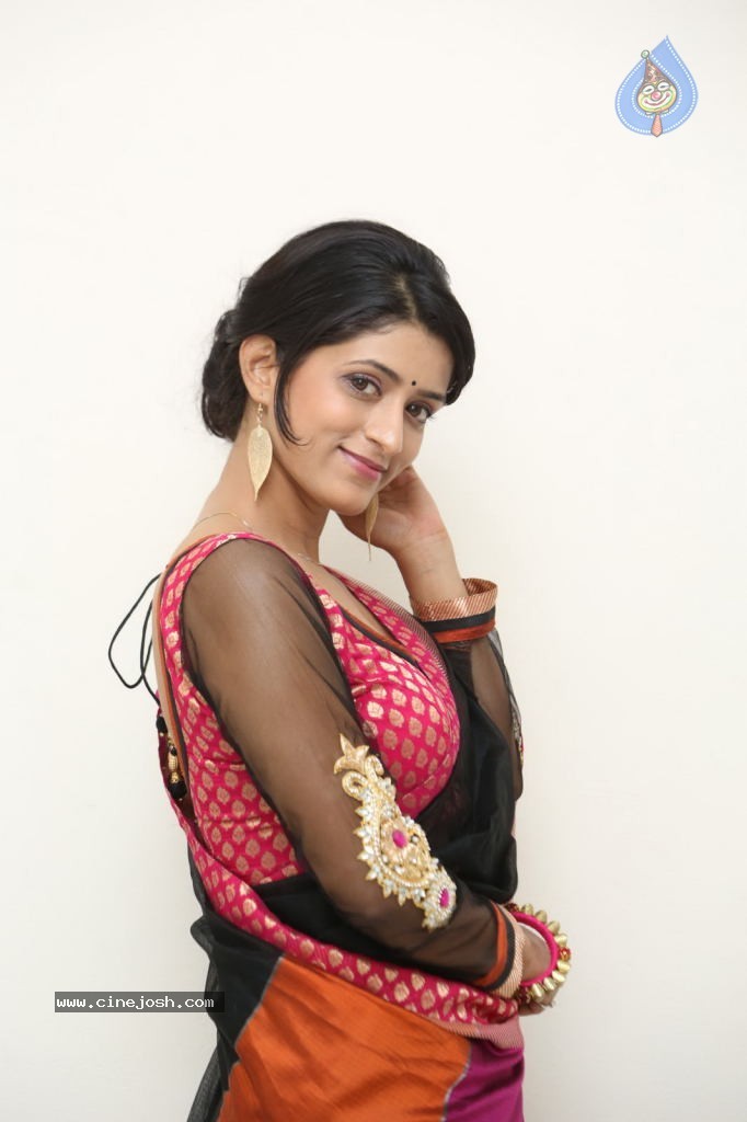 Nidhi Nautiyal New Stills - 127 / 131 photos