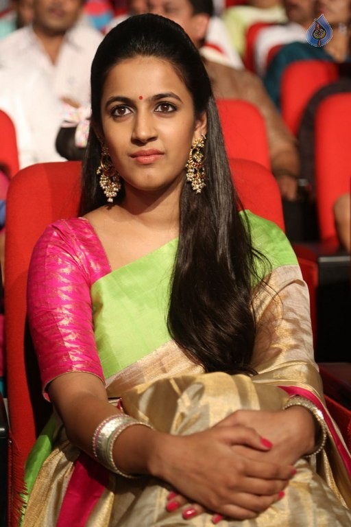 Niharika at Oka Manasu Audio Launch - 37 / 40 photos