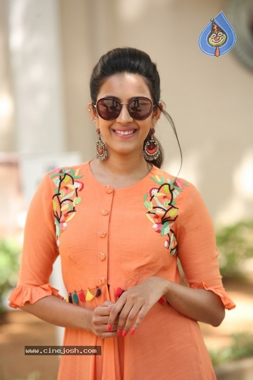 Niharika Konidela Pictures - 4 / 9 photos