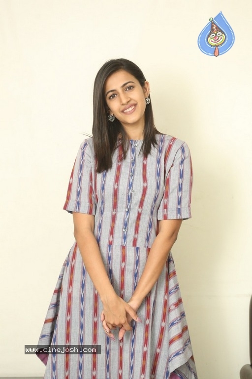 NIHARIKA Photos - 1 / 20 photos