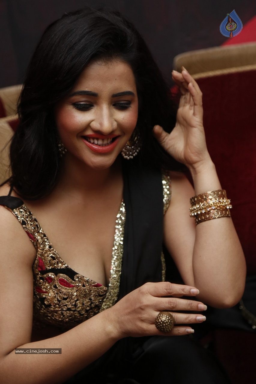 Niiri Arore New Gallery - 8 / 113 photos