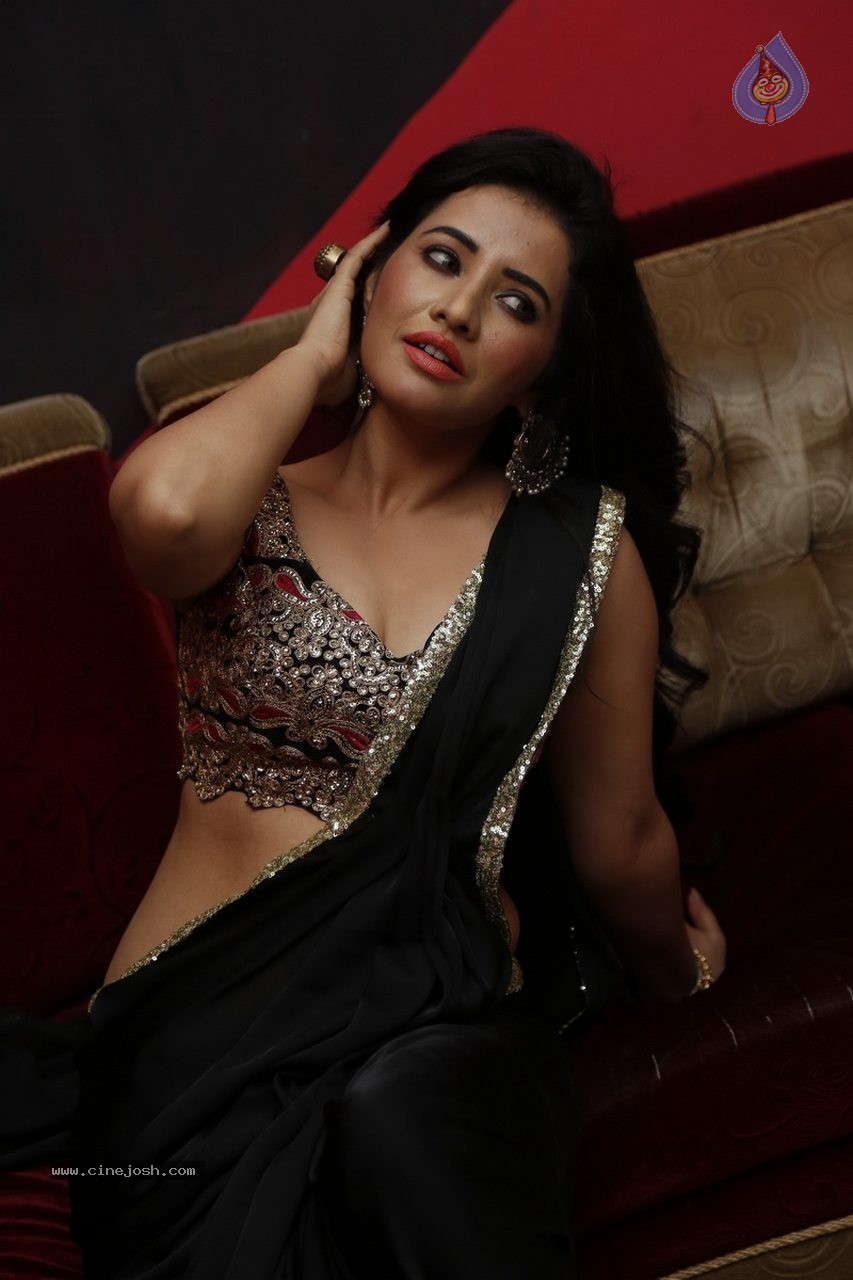 Niiri Arore New Gallery - 9 / 113 photos