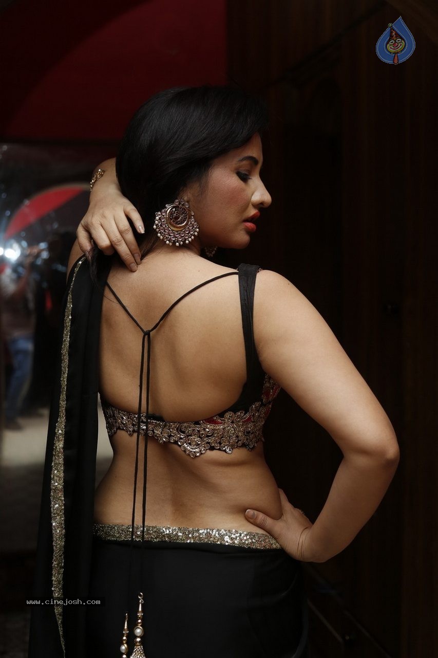 Niiri Arore New Gallery - 43 / 113 photos